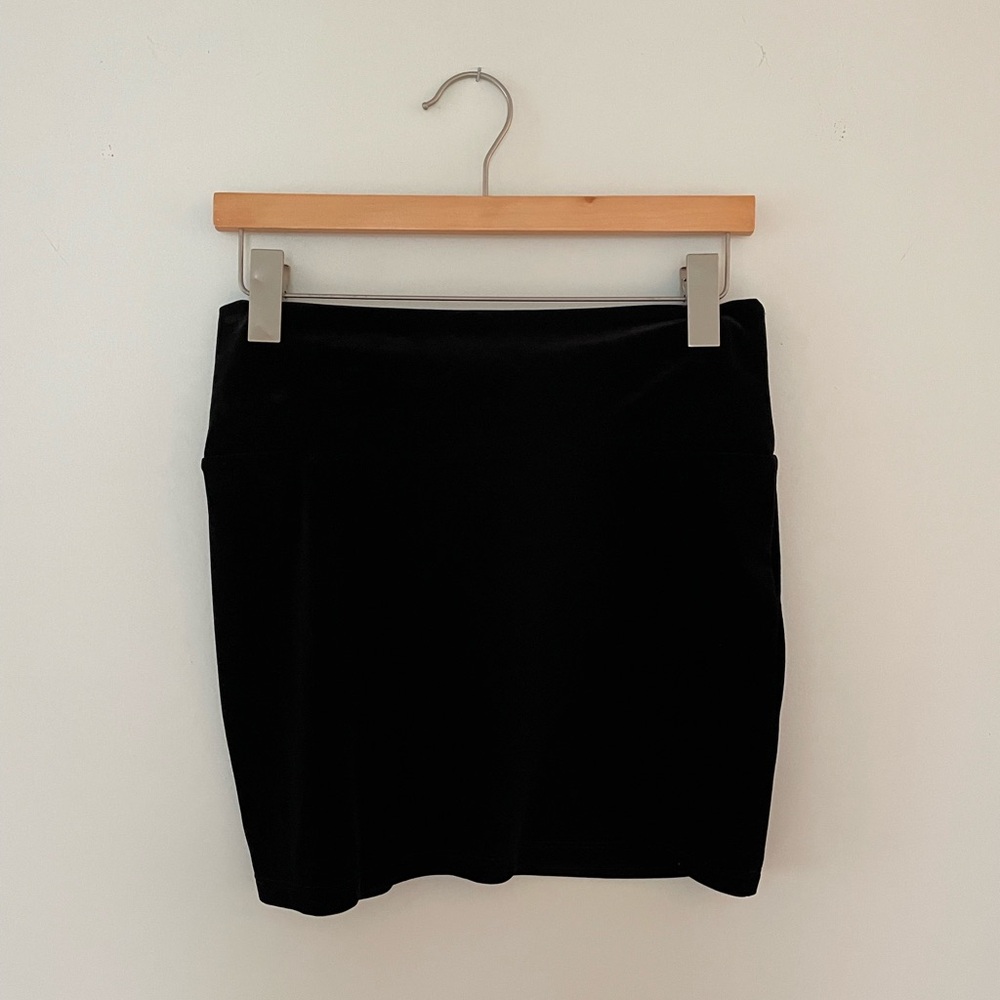 bar III black velvet mini skirt. Size S. Like new.